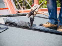 Artisan maçon pour la création d'une terrasse extérieure  