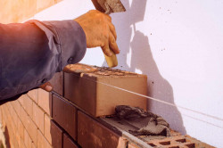 Entreprise de maçonnerie générale pour la démolition d'un mur  